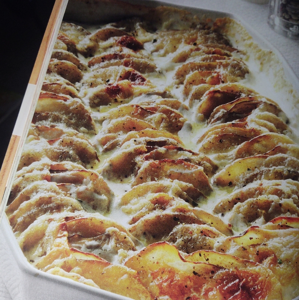 Taste of Home Summer & Potluck Magazine Duo - Picture 2 of 5